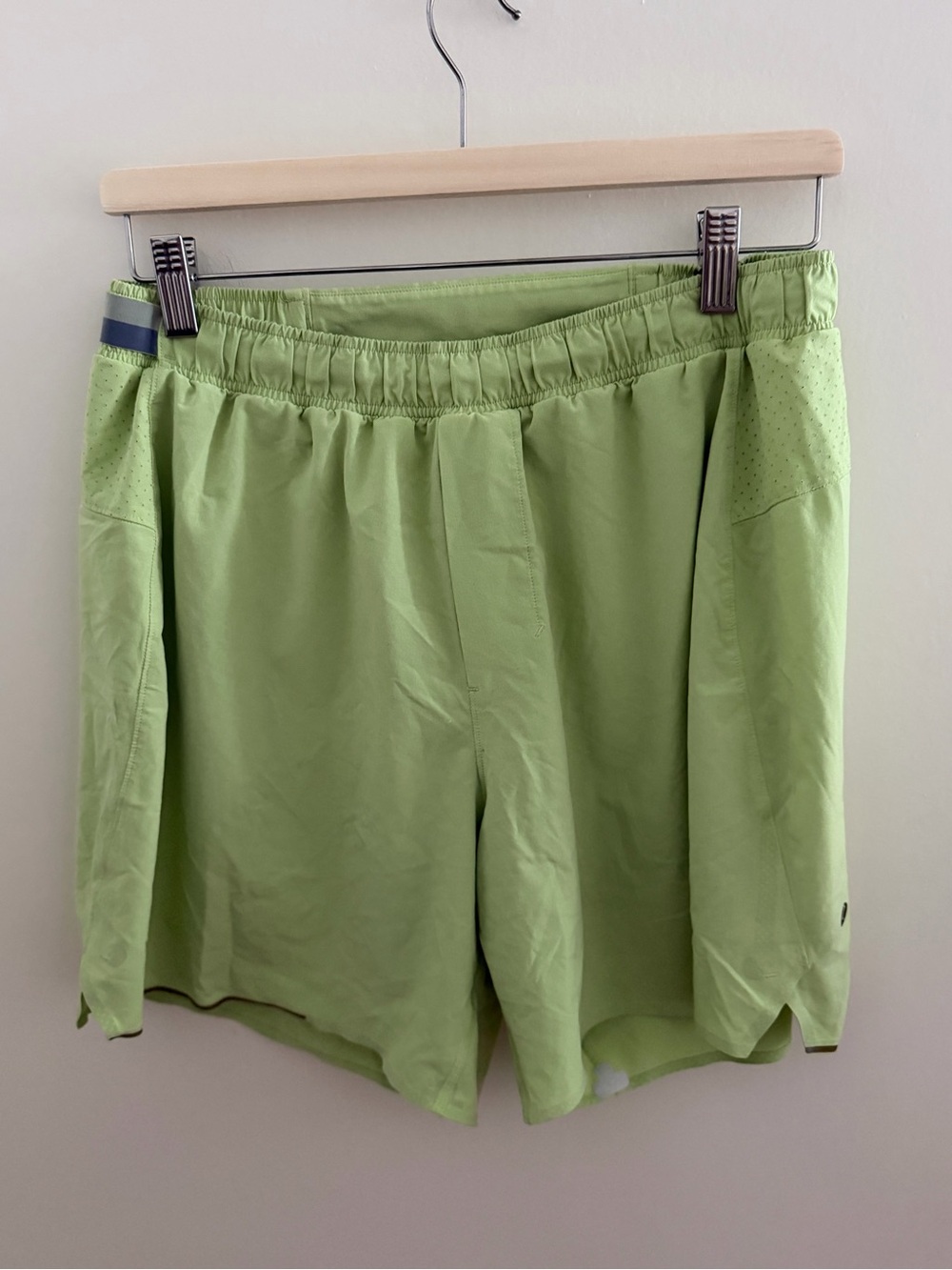 Lululemon Men’s Lime Green Athletic Shorts w/ Liner - S